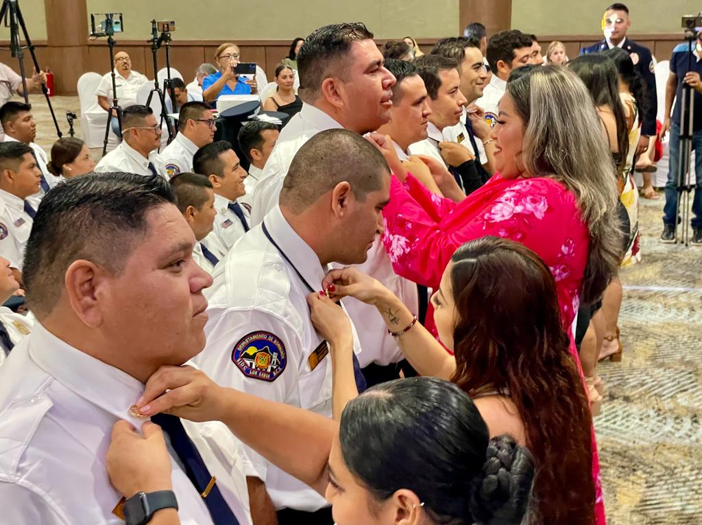 El Presidente Municipal De Los Cabos Oscar Leggs Castro Hizo Entrega De