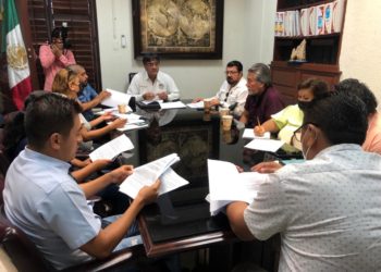 Firman maestros y alcalde de Los Cabos petición de asignación de plazas