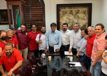 Alcalde Oscar Leggs Castro da seguimiento a las peticiones del SNTE