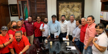 Alcalde Oscar Leggs Castro da seguimiento a las peticiones del SNTE