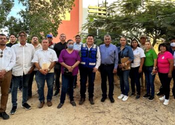 Atiende equipo de Oomsapas Los Cabos las solicitudes de vecinos del Fraccionamiento Paraíso del Sol en Cabo San Lucas