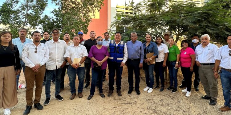 Atiende equipo de Oomsapas Los Cabos las solicitudes de vecinos del Fraccionamiento Paraíso del Sol en Cabo San Lucas