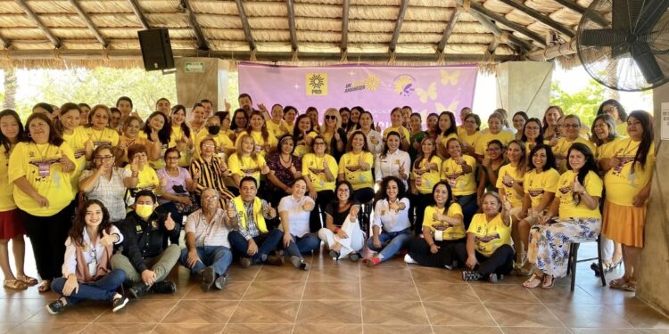 Muy contenta de compartirles que #MariposasAmarillas ya está en nuestro bello estado de #BCS.