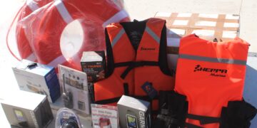 ENTREGAN APOYOS A PESCADORES Y ACUACULTORES DE MULEGÉ
