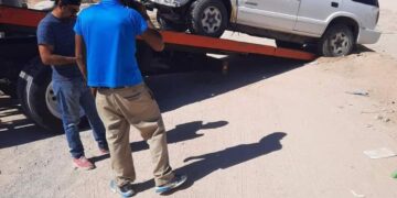 Entérate Está mañana un vehículo cayó al canal pluvial del fraccionamiento Chulavista en Cabo San Lucas.