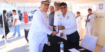 Conmemoran el 201º aniversario de la Armada de México en el Sector Naval de Cabo San Lucas
