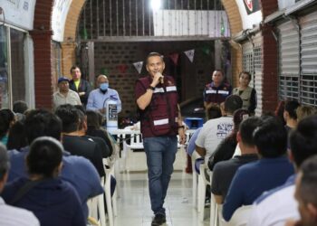 Se llevaron a cabo capacitaciones de primeros auxilios y manejo de extintores a los locatarios del Centro Histórico de La Paz, impartidas por el capacitador Lic. Ricardo Mejía Deza, esto por motivos de los preparativos para el tianguis navideño.