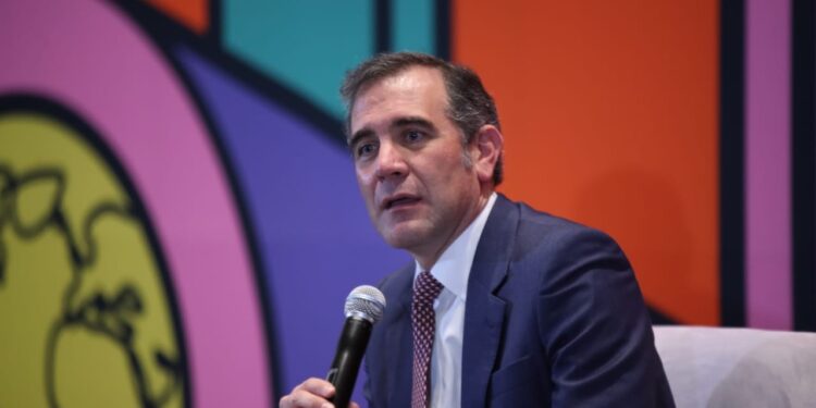 Lorenzo Córdova llama a una alianza entre instituciones electorales, periodistas y ciudadanía para defender la democracia • El Consejero Presidente del INE clausuró el Foro Internacional de Periodismo e Integridad Electoral