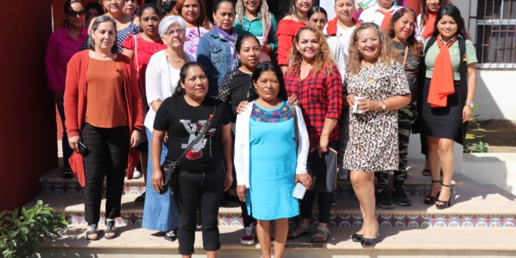 Para promover la igualdad y el respeto, imparten pláticas informativas en colonias de CSL