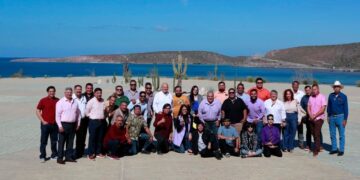 Gobernador Víctor Castro celebra a músicos de Baja California Sur