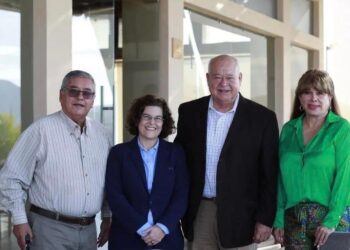 El gobernador Víctor Castro Cosío se reunió con la Cónsul General de España en Monterrey, Carolina de Manueles, así como con el Cónsul honorario de España en BCS, Armando Antonio Aguilar Ruibal