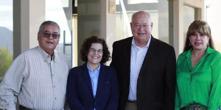 El gobernador Víctor Castro Cosío se reunió con la Cónsul General de España en Monterrey, Carolina de Manueles, así como con el Cónsul honorario de España en BCS, Armando Antonio Aguilar Ruibal