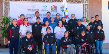 ABANDERAN A ATLETAS PARALIMPICOS