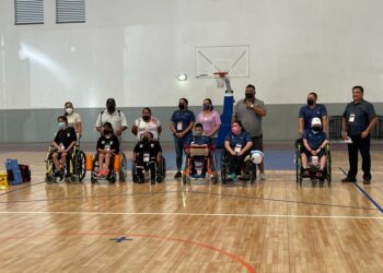 ABANDERARAN A DEPORTISTAS PARALIMPICOS