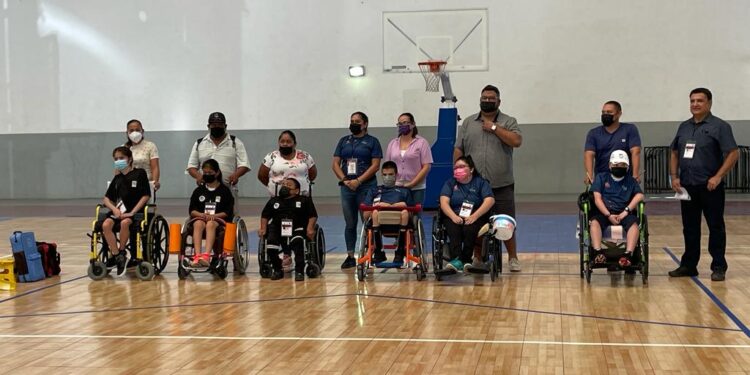 ABANDERARAN A DEPORTISTAS PARALIMPICOS