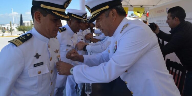 120 ELEMENTOS DE LA CUARTA REGIÓN NAVAL ASCENDIERON AL GRADO INMEDIATO SUPERIOREN LA PAZ, B.C.S.