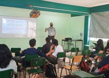 RECIBEN ESTUDIANTES DE PREPARATORIA PLÁTICAS SOBRE VIOLENCIA DE GÉNEROEN EL NOVIAZGO