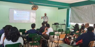 RECIBEN ESTUDIANTES DE PREPARATORIA PLÁTICAS SOBRE VIOLENCIA DE GÉNEROEN EL NOVIAZGO