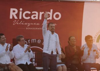 Rinde senador Ricardo Velázquez IV Informe de Resultados Legislativos en La Paz