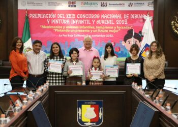 ENTREGA GOBERNADOR VÍCTOR CASTRO COSÍO, PREMIOS A GANADORES DE CONCURSO DE DIBUJO Y PINTURA INFANTIL Y JUVENIL 2022