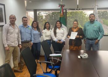 FIRMAN CONTRATO DOCENTES DE TELEBACHILLERATO COMUNITARIO
