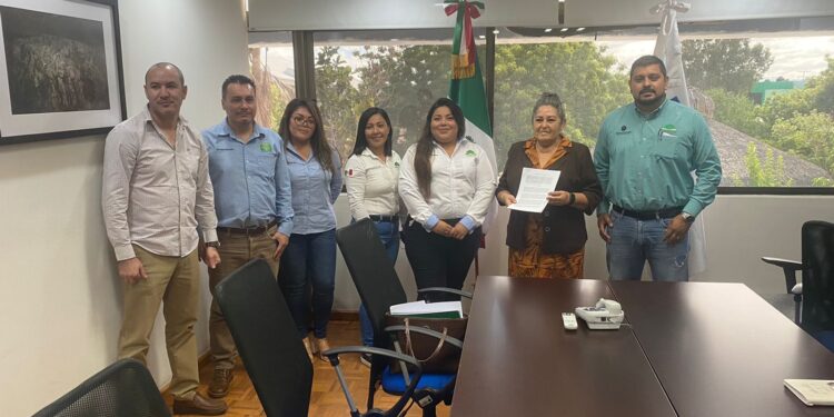 FIRMAN CONTRATO DOCENTES DE TELEBACHILLERATO COMUNITARIO