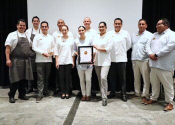 ENTREGA COEPRIS EL PRIMER DISTINTIVO SALUD A HOTEL DE LOS CABOS