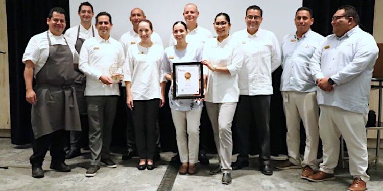 ENTREGA COEPRIS EL PRIMER DISTINTIVO SALUD A HOTEL DE LOS CABOS