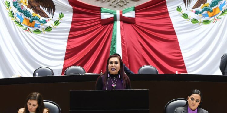 Dip. Sonia Murillo, cuestiona en su comparecencia en la Cámara De Diputados a la Secretaria de #Bienestar Ariadna Montiel Reyes, que a 4 años de este gobierno, la pobreza sigue en aumento por las malas decisiones en política social.