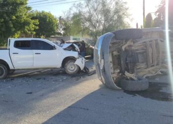 Fuerte accidente se acaba de registrar en las calles Ocampo y 20 de Noviembre de la ciudad de La Paz.