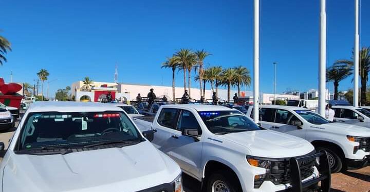 Con una inversión de 120 MDP Gobernador entregó parque vehicular, ambulancias, bomberas, patrullas y autos, producto de la venta de Suburbans blindadas