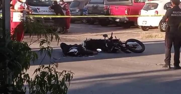 MUERE MOTOCICLISTA EN LA PAZ TRAS CHOQUE CONTRA UN CAMION.