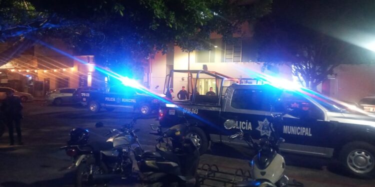 Continúa la Policía Municipal implementando Operativo de Cierre de Bares  dentro de la Estrategia Malecón Seguro.