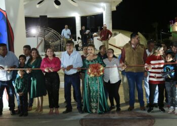 Con un último y tradicional encendido del árbol navideño, Los Cabos recibe la navidad en las 4 delegaciones y cabecera municipal
