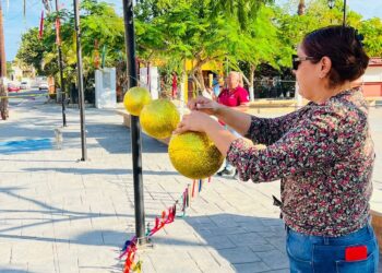 Todo listo para el encendido de árbol navideño en la delegación de Miraflores