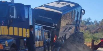 Camión se salió de la carretera en #LosCabos