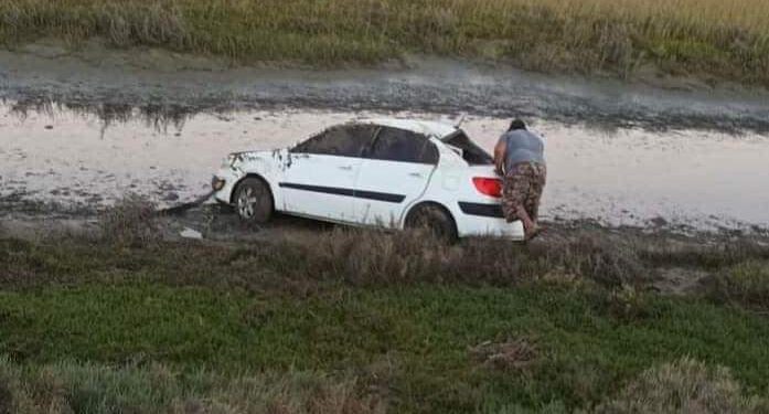 .Conductor en Gro Negro terminó en las frías aguas de las marismas camino a la Isla..Comentan que se trató de una volcadura se dice extraoficialmente que los hechos fueron por excesos de velocidad y falta de precaución al manejar..