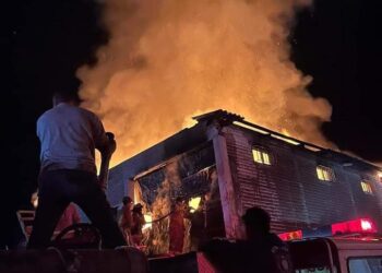 El Heroico cuerpo de bomberos de Mulegé logró de manera efectiva el control total del incendio registrado anoche en la carpintería Franco ubicada en el centro de la población de H. Mulegé… El siniestro no pasó a mayores, sólo pérdidas materiales
