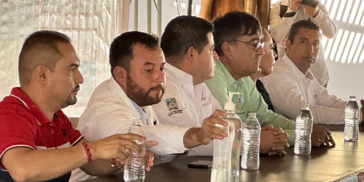 Gracias a la buena administración y finanzas sanas, el equipo de Oomsapas Los Cabo recupera y rehabilita la Palapa en San Bernabé•