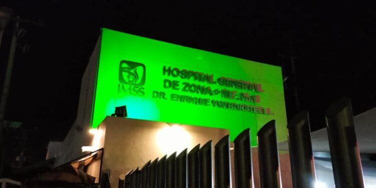 Ilumina IMSS BCS hospitales y oficinas administrativas de color verde, por Día Internacional contra la Corrupción