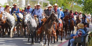 Cabalgata y devoción, tradición que nos une en Los Cabos’’: alcalde Oscar Leggs Castro