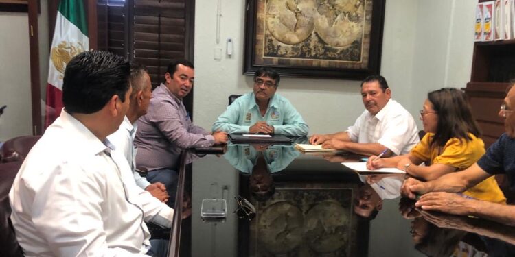 Acuerdan Gobierno Municipal y ejidatarios de Miraflores reforzar la economía en la zona rural