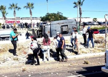 🚨🚔 #CSL | Se suscita accidente automovilístico llegando a Cabo San Lucas via San José del Cabo