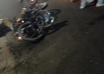 Fallece motociclista en La Paz; se estrellaron contra un camión