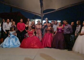Nunca es tarde para celebrar XV años y 13 abuelitas de Los Cabos cumplieron el sueño