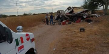 #Accidente #ComondúBCS esta mañana de Lunes 05 de Diciembre del 2022, se registro accidente tipo salida del camino y volcadura en el tramo carretero La Paz – Cd Constitución