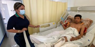 Entrega Gobierno de Los Cabos material quirúrgico a paciente del Hospital General de SJC