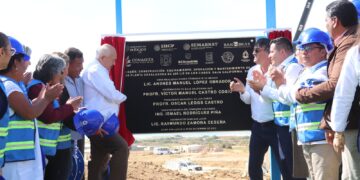 Un día histórico en Los Cabos; Oscar Leggs Castro pone la 1ra piedra de la nueva desaladora