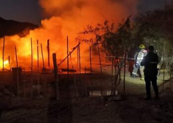 Alrededor de las 6am de el día de hoy se registró un incendio de una vivienda en la colonia Loma Bonita