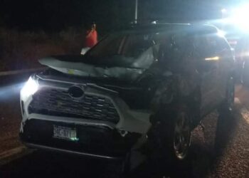 ¡¡SOBRE EL KILÓMETRO 46 TRAMO CARRETERO LA PAZ- TODOS SANTOS, SE REGISTRA ACCIDENTE TIPO CHOQUE CONTRA SEMOVIENTE… SÓLO DAÑOS MATERIALES!!…